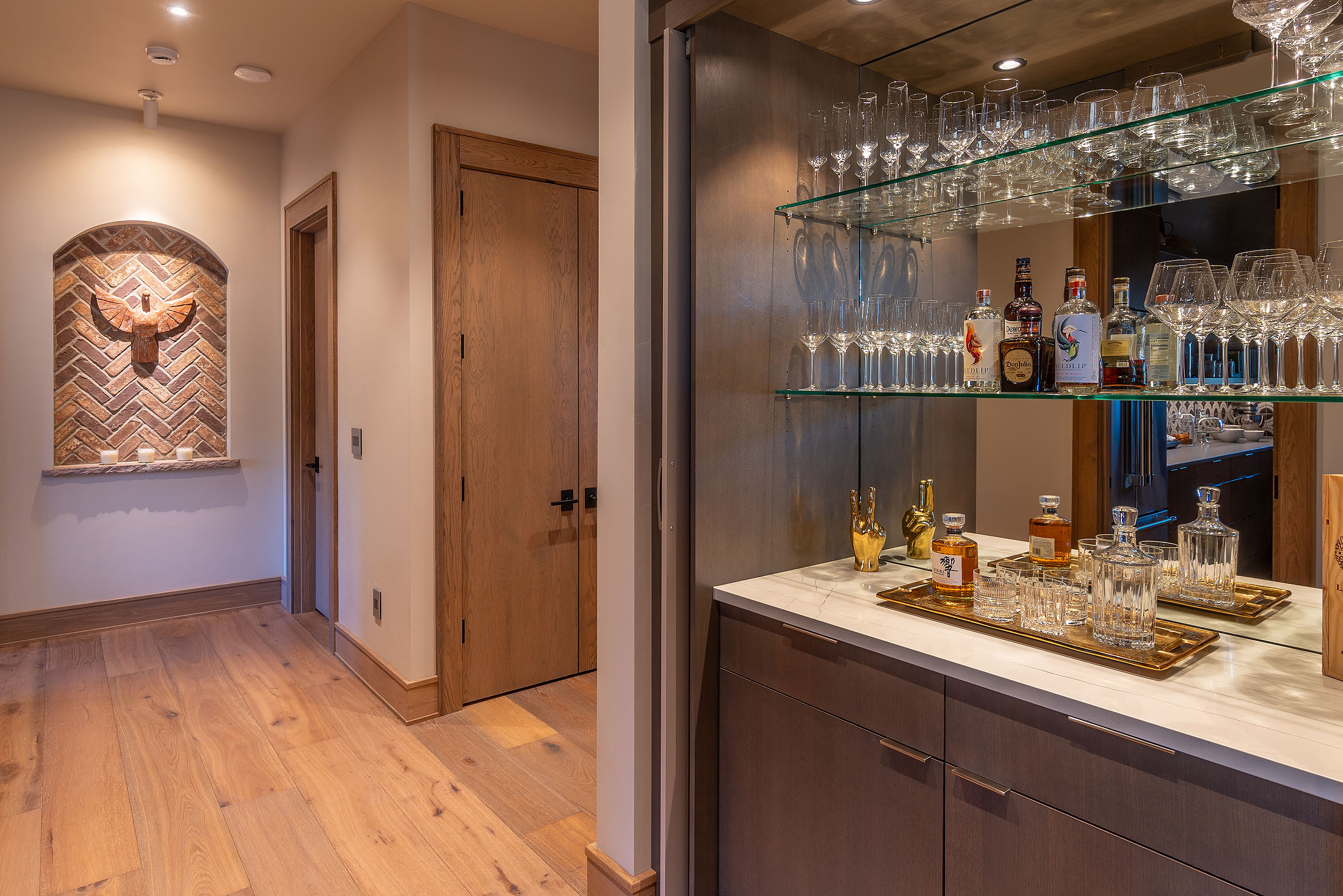Ranch at the Canyons custom wet bar with glass shelving, Terrebonne Oregon